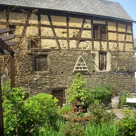 Haus Am Puetz Casa de Férias Wintrich